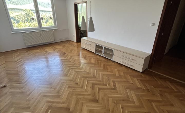 PREDAJ-TOP 3 IZBOVÝ BYT S 2 BALKÓNMI,STRED,POVAŽSKÁ BYSTRICA - fotografia 5