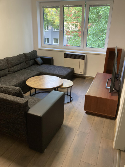 PRENÁJOM-MODERNÝ,ZARIADENÝ 2 IZB.BYT,ul.MIEROVÁ POV.BYSTRICA